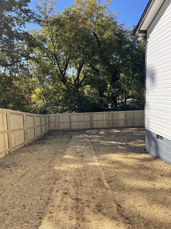 Building Photo - 414 Whiteoak St