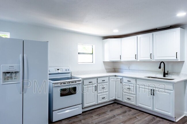Foto del edificio - 3402 W Van Buren Dr