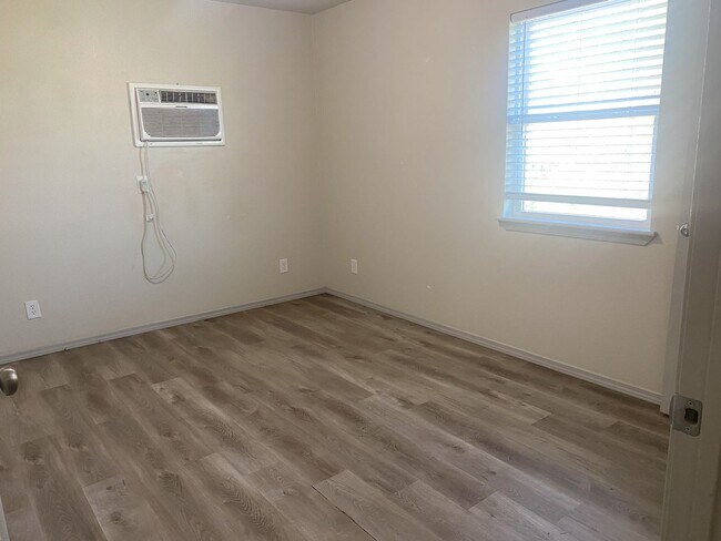 Foto del edificio - FULLY FURNISHED - ALL BILLS PAID Apartment in Big Spring TX