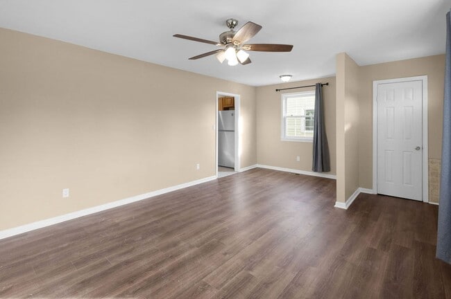 Building Photo - 3 Bed 1 Bath Home for Rent in Hampton!