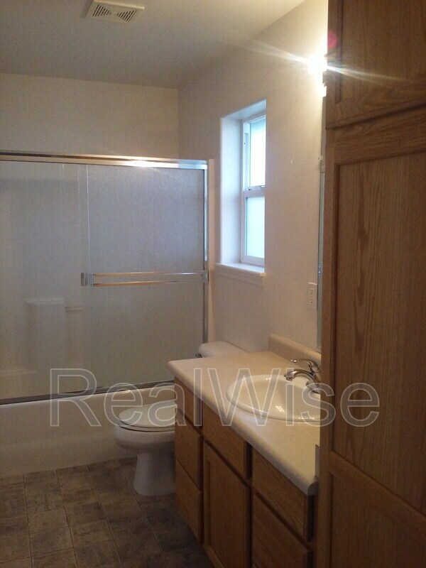 Building Photo - 327 Pardee Ln