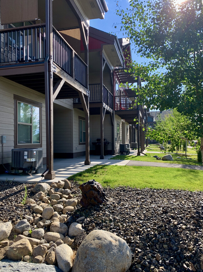 Foto del edificio - 212 Broken Pine Ln