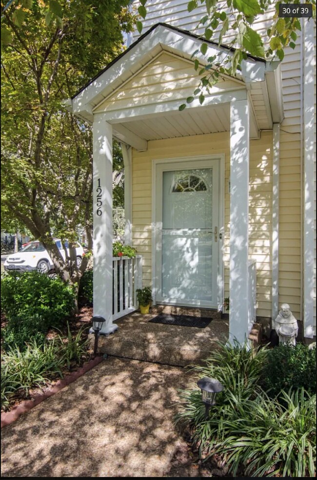 Foto del edificio - "Charming 2-Bedroom Retreat in Franklin with 1.5 Baths and Cozy 1244 Sq Ft Layout!"