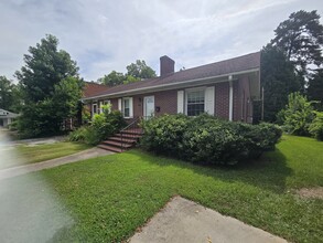 Building Photo - 403 Durst Ave W