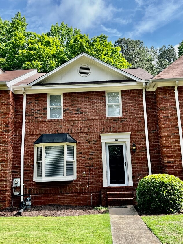 Primary Photo - 10 Huntington Place Dr