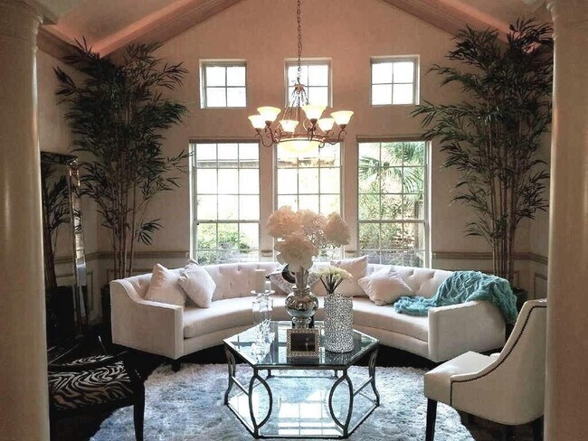 Foto del edificio - 3810 Rose Grove Ln