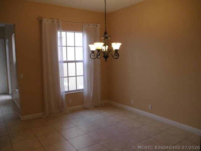 Foto del edificio - 810 NW 82nd Pl