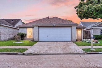 Building Photo - 11103 Bellerive Dr