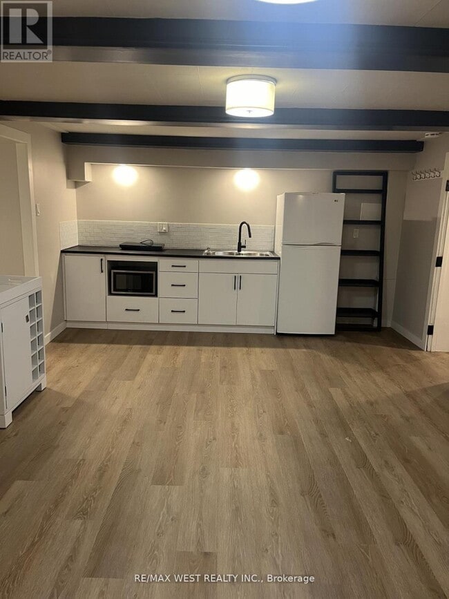 Building Photo - 35 Lilywood Rd