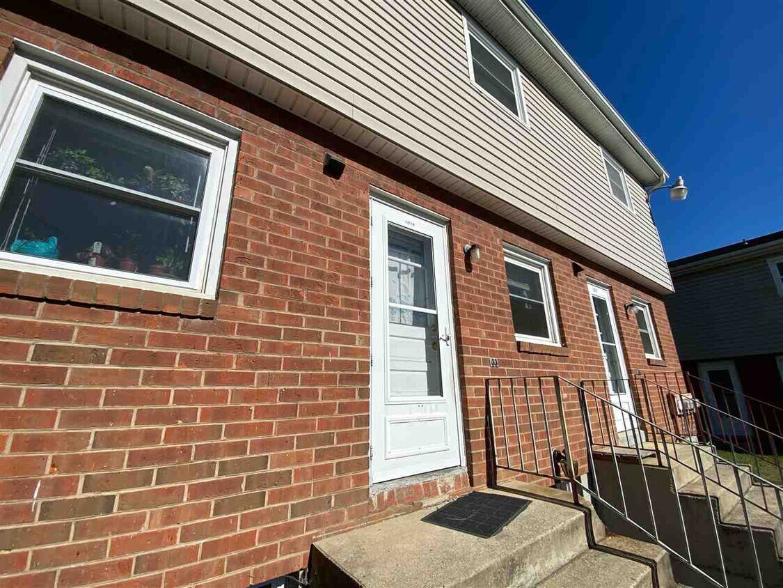 Building Photo - 1019 Ashwood St