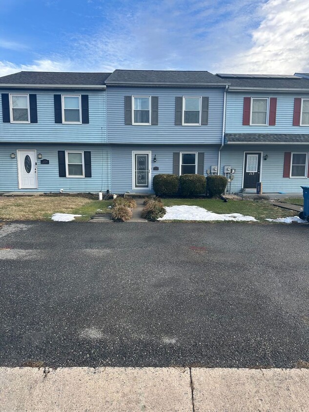 Primary Photo - Beautifully Updated 3 Bedroom 1.5 Bath Tow...