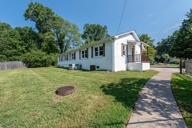 Foto del edificio - 110 W Holston Ln