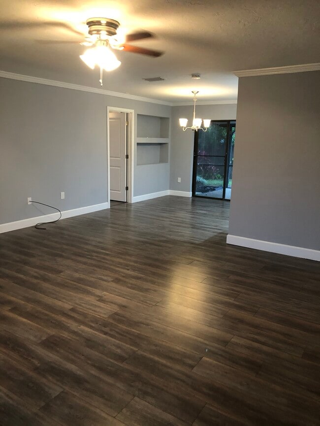 Building Photo - 4633 Brooksdale Dr