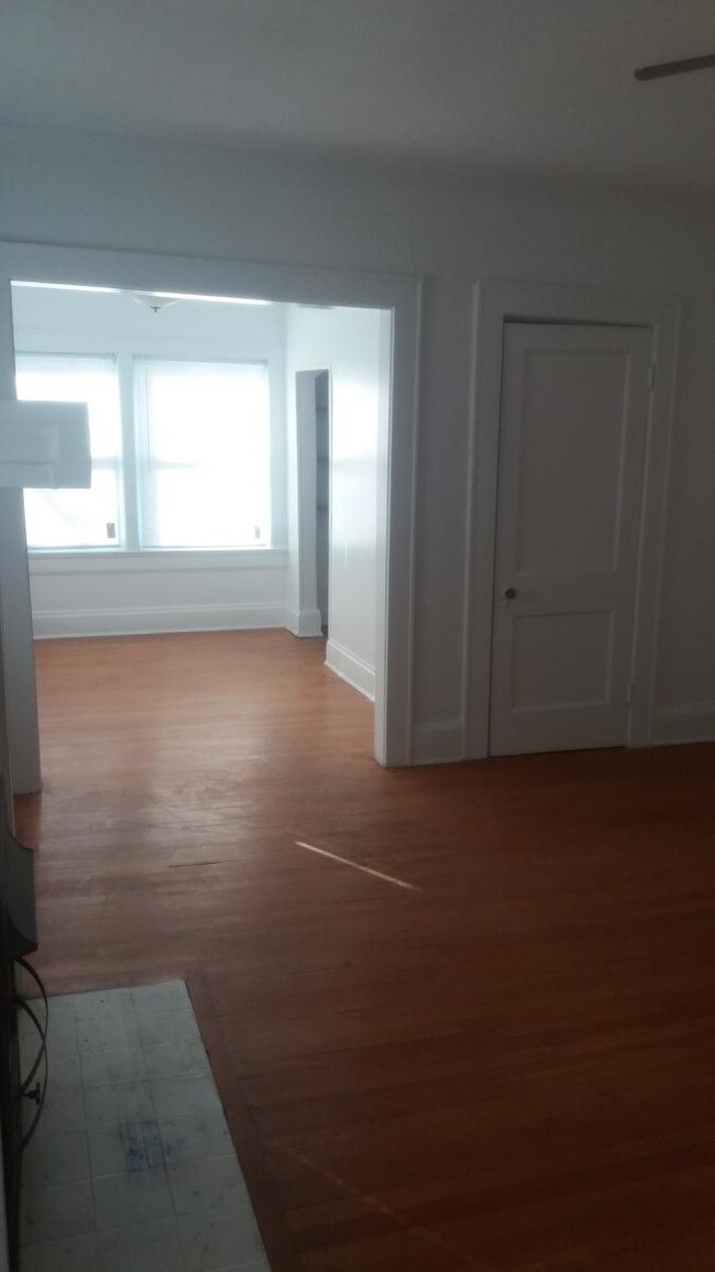 LR TO SUNROOM - 1629 Quarrier St