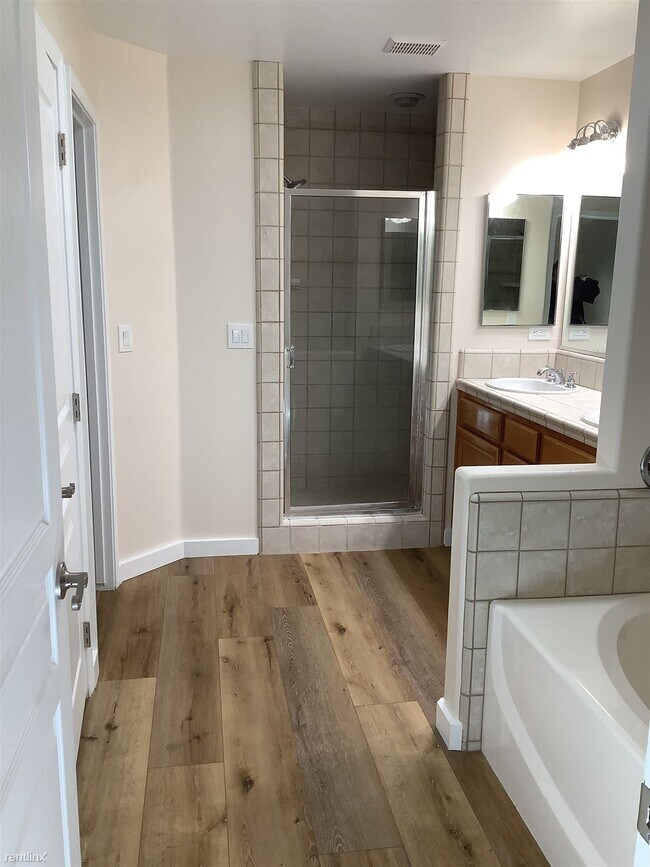 Foto del edificio - 3 br, 2.5 bath Townhome - 2339 Westbury Way