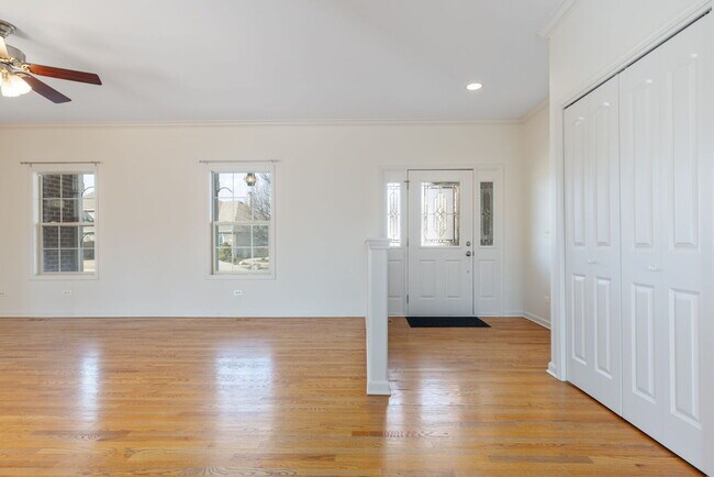 Foto del edificio - 1569 Colleen Ln