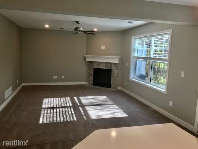 Building Photo - 3 br, 3 bath Townhome - 13839 102nd Pl N