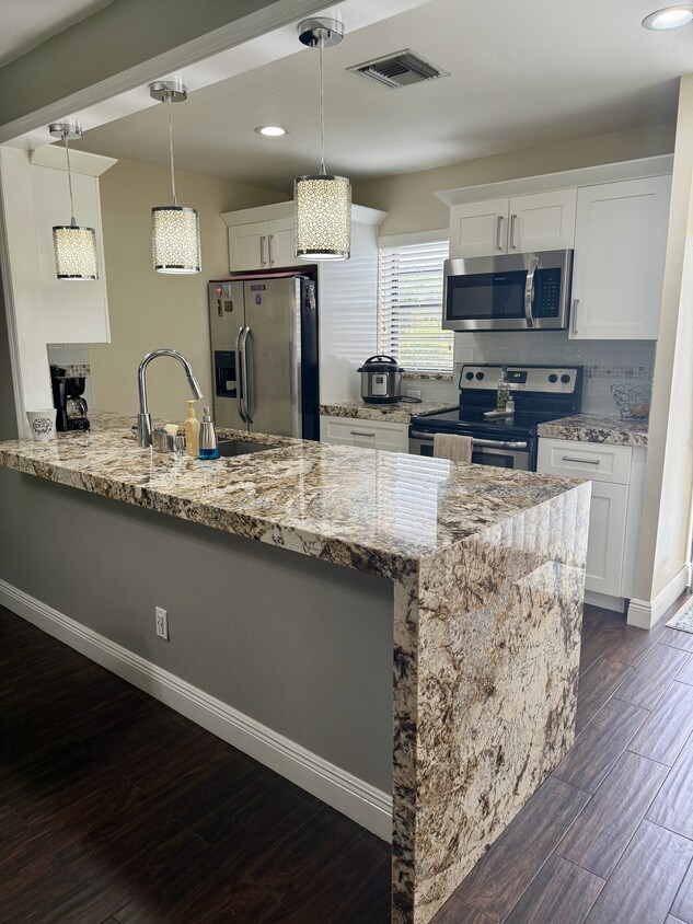 Kitchen - 194 SE 1st Cir