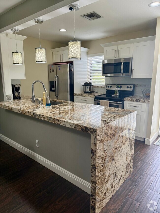 Kitchen - 194 SE 1st Cir