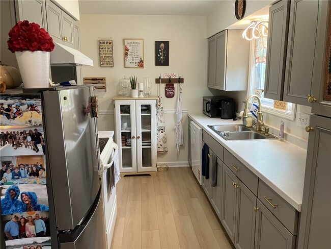 Building Photo - 340 N Park Dr