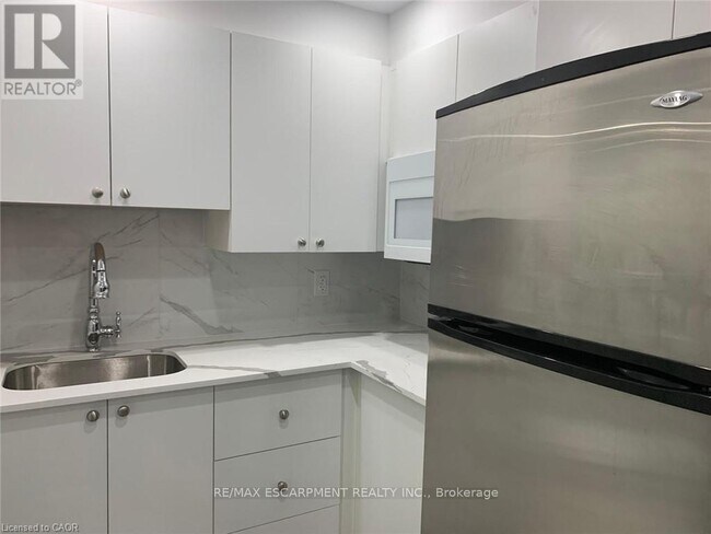 Photo du bâtiment - 1005 Farmstead Dr