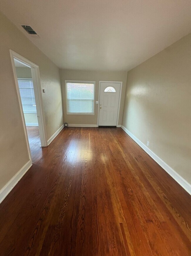 Foto del edificio - Fully Renovated 3 bed, 2 bath Home