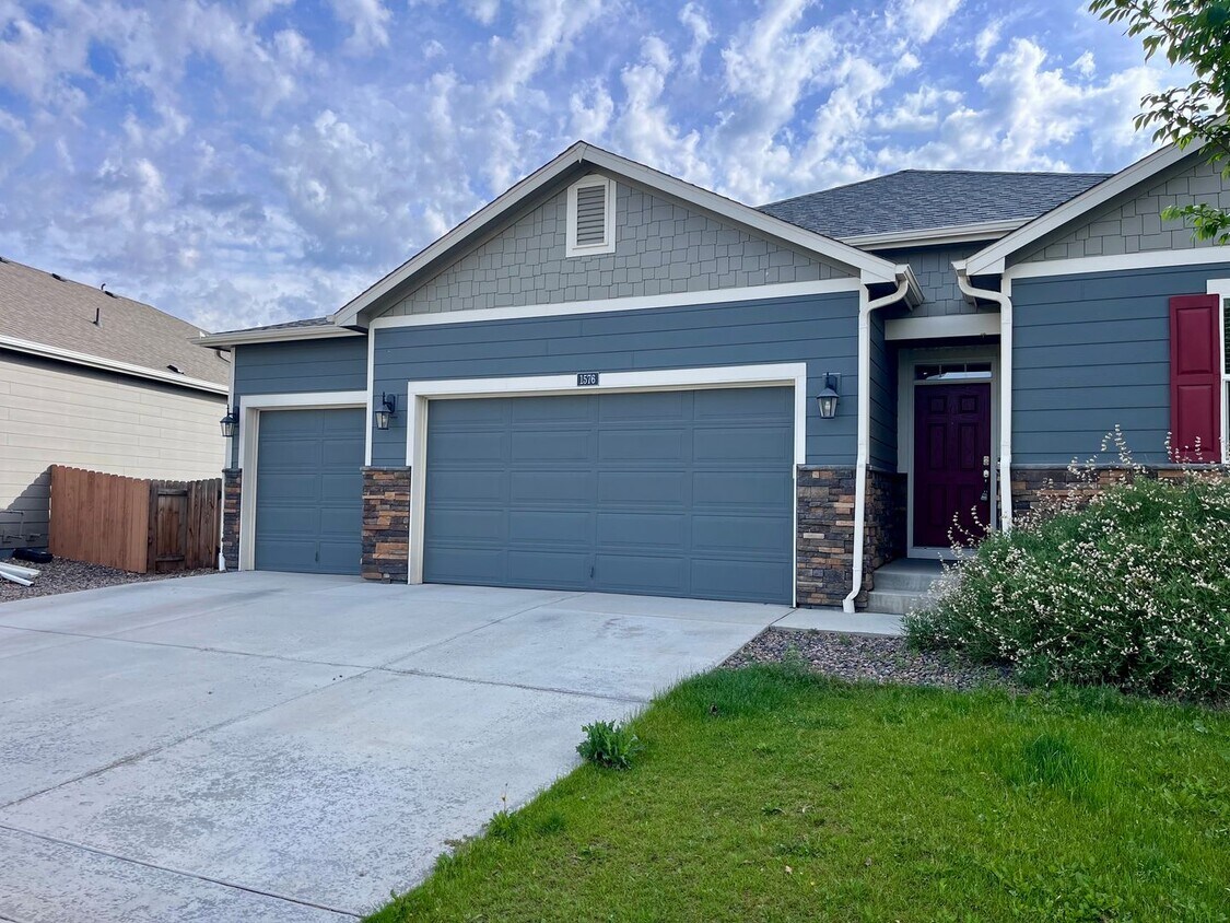 Primary Photo - 3 Bed 2 Bath House in Windsor!