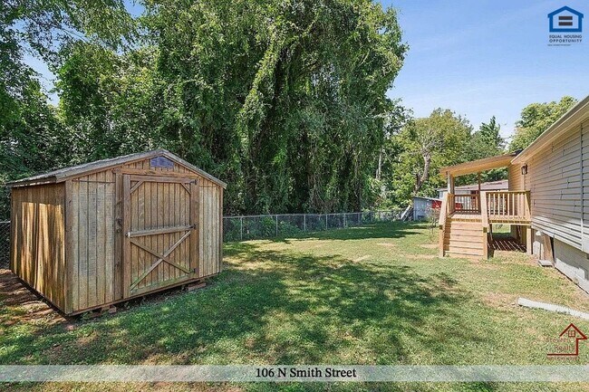 Foto del edificio - 106 N Smith St
