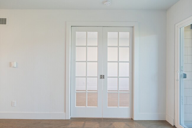 Foto del edificio - 6400 Christie Ave