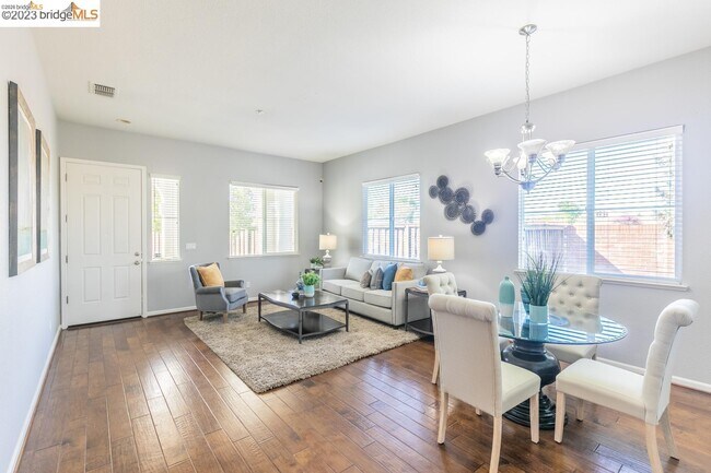 Foto del edificio - 1055 Meadow Brook Dr
