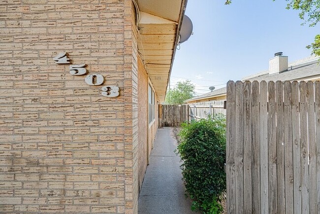 Foto del edificio - 4503 Fairgate Dr