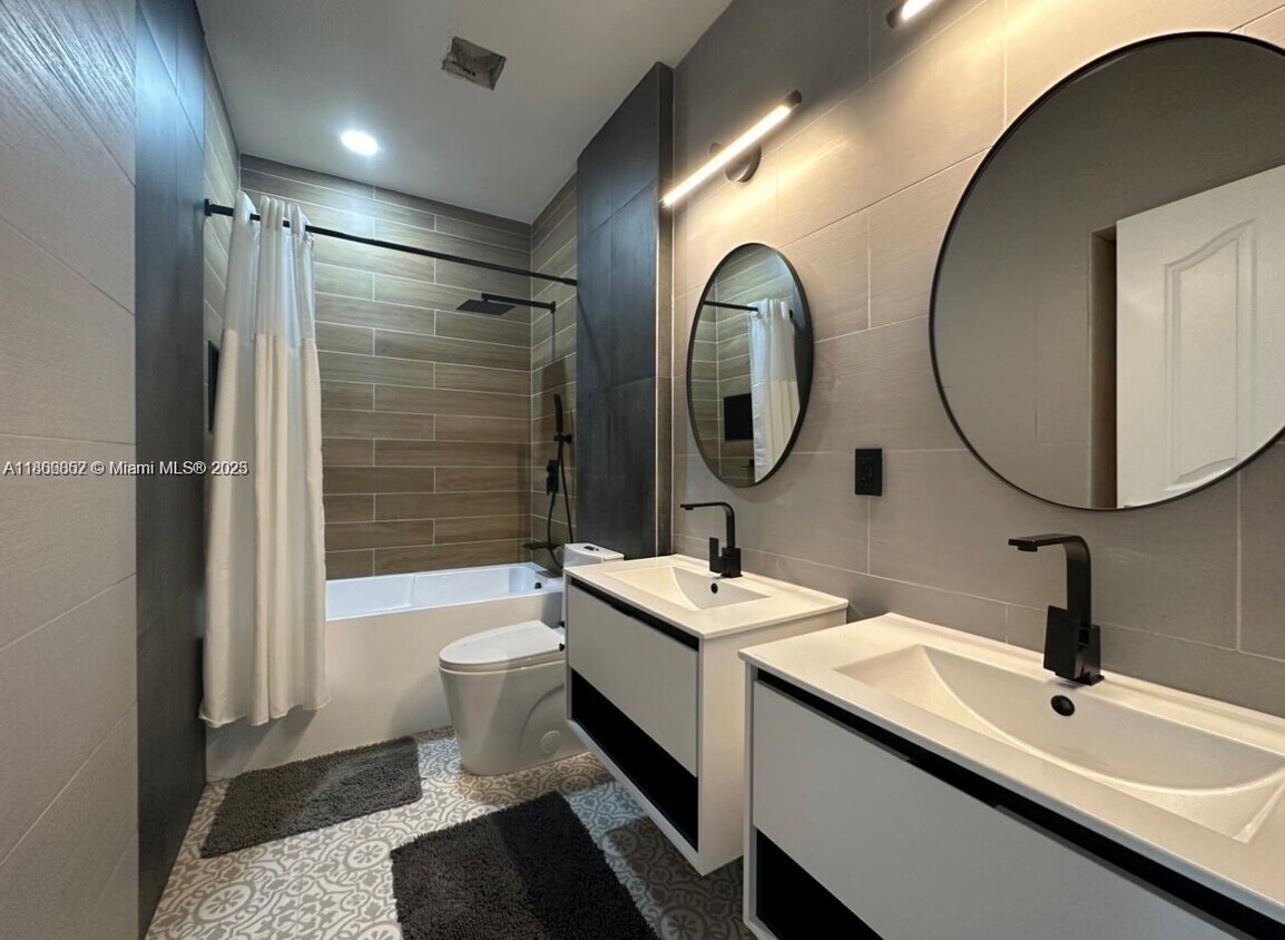 Foto principal - 8042 NW 114th Pl