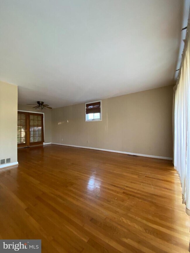 Foto del edificio - 991 Sherbrook Cir