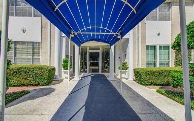 Building Photo - 2700 Bellefontaine St