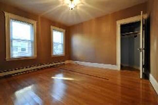 Building Photo - Brighton 3 bedroom apartment - NO BROKER FEE