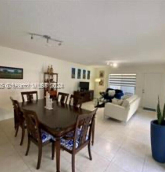 Foto del edificio - 567 NW 98th Ave