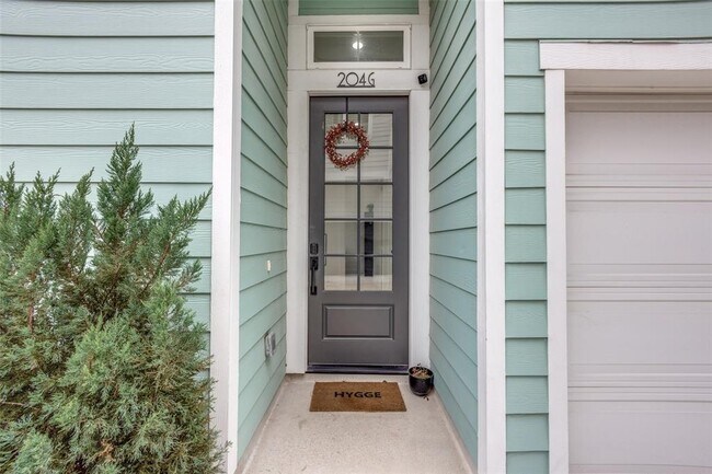 Building Photo - 204 Burr St