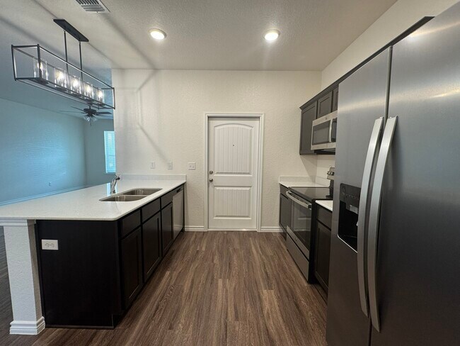 Foto del edificio - 5205 Rose Gdn Lp