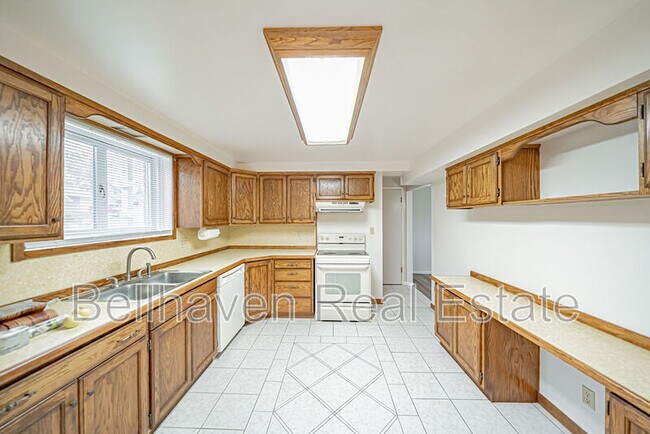 Foto del edificio - 615 Crestview Ave