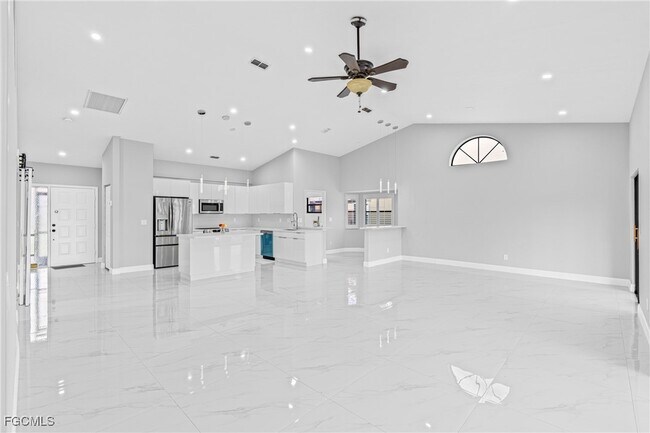 Foto del edificio - 12630 Kelly Palm Dr