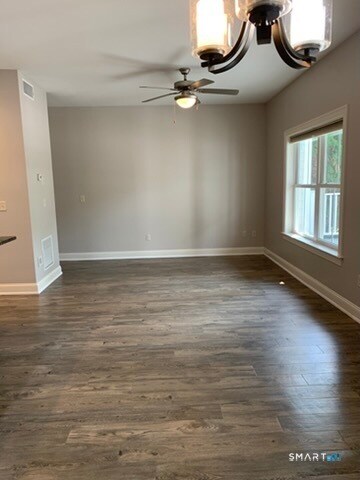 Building Photo - 102 Edgewater Cir