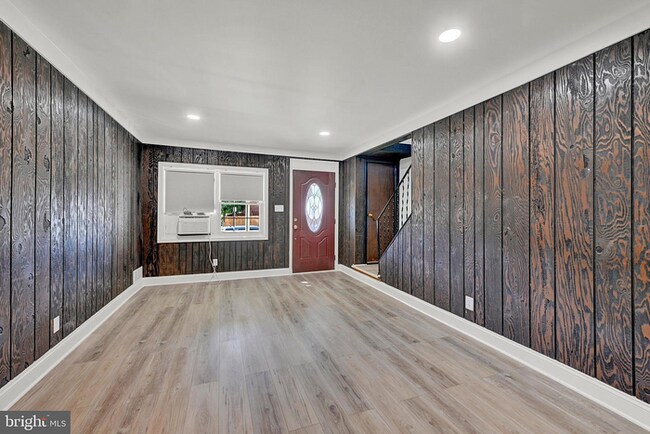 Building Photo - 3 Bedroom Beautiful Home