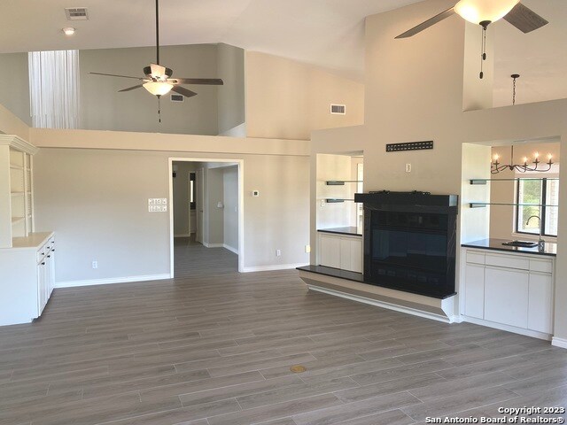 Building Photo - 302 Lakewood Dr