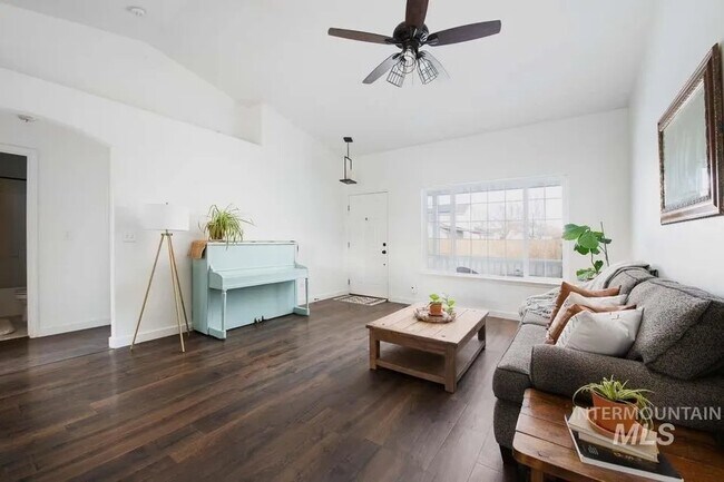 Foto del edificio - 10495 W Hazelwood Dr