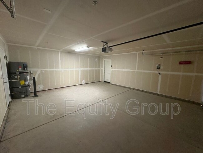 Foto del edificio - 1946 E School Ave