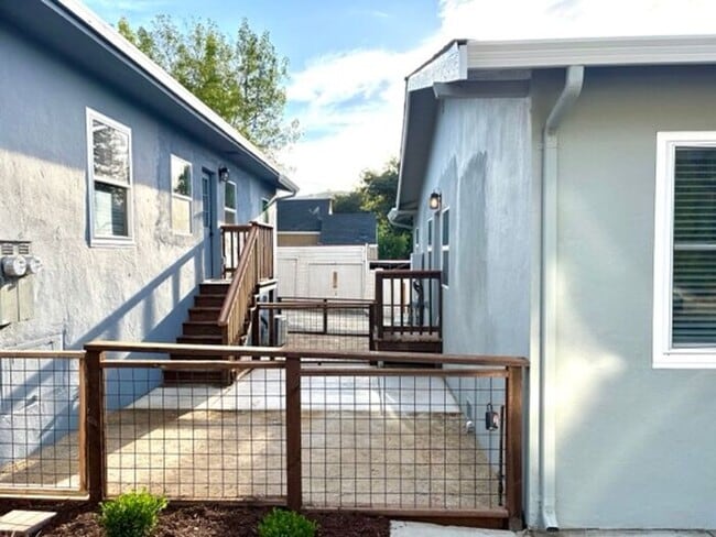 Photo - 1204 Willow St House