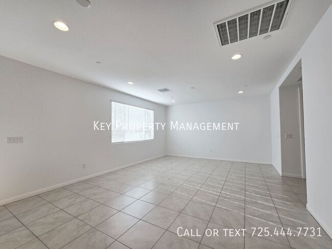 Building Photo - Brand new 3 bedroom, 3.5 bathroom home wit...