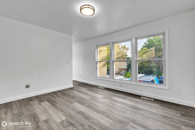 Foto del edificio - 18888 Oak Ave