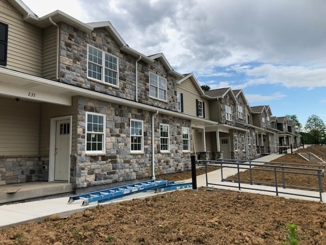 3 Bedroom, 3 1/2 Bathroom Townhouse - 3 Bedroom, 3 1/2  Bathroom Townhouse