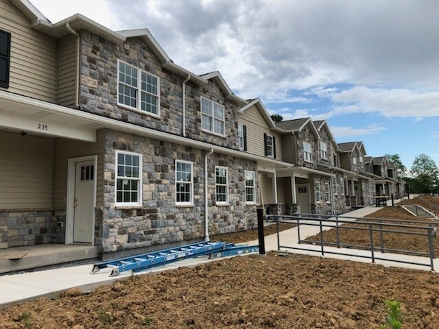 Foto del edificio - 3 Bedroom, 3 1/2 Bathroom Townhouse on Easterly Parkway
